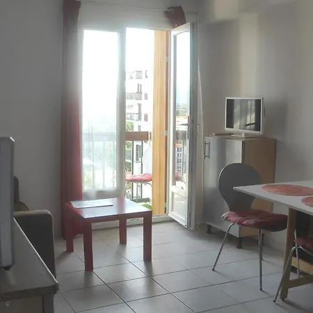 Appartement T2 30m2 Au Calme, Vue Montagnes, Apercu Mer *